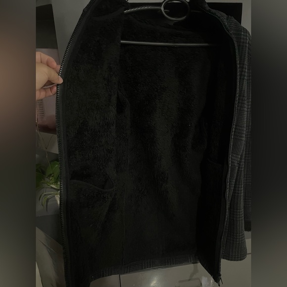 Uniqlo long jacket. Size Medium. Used gently. - Picture 7 of 9